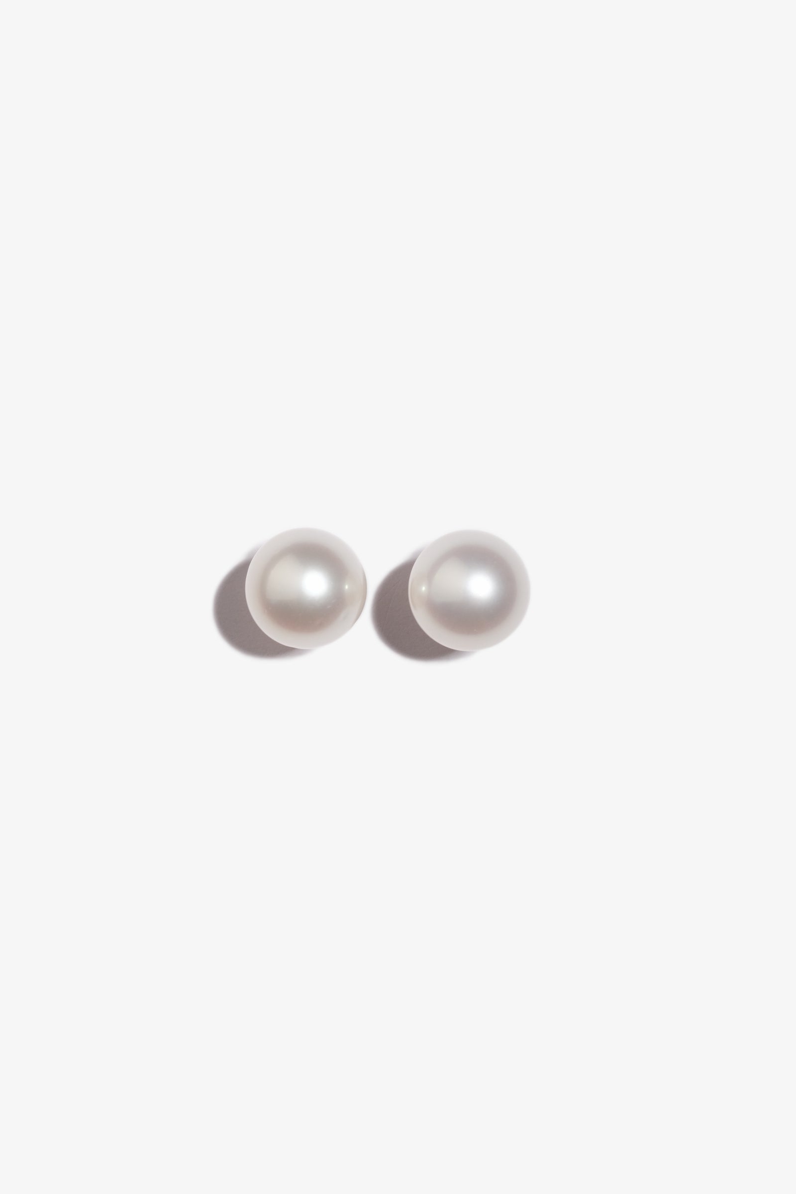 Round Australian South Sea Pearl Earring SE18K62