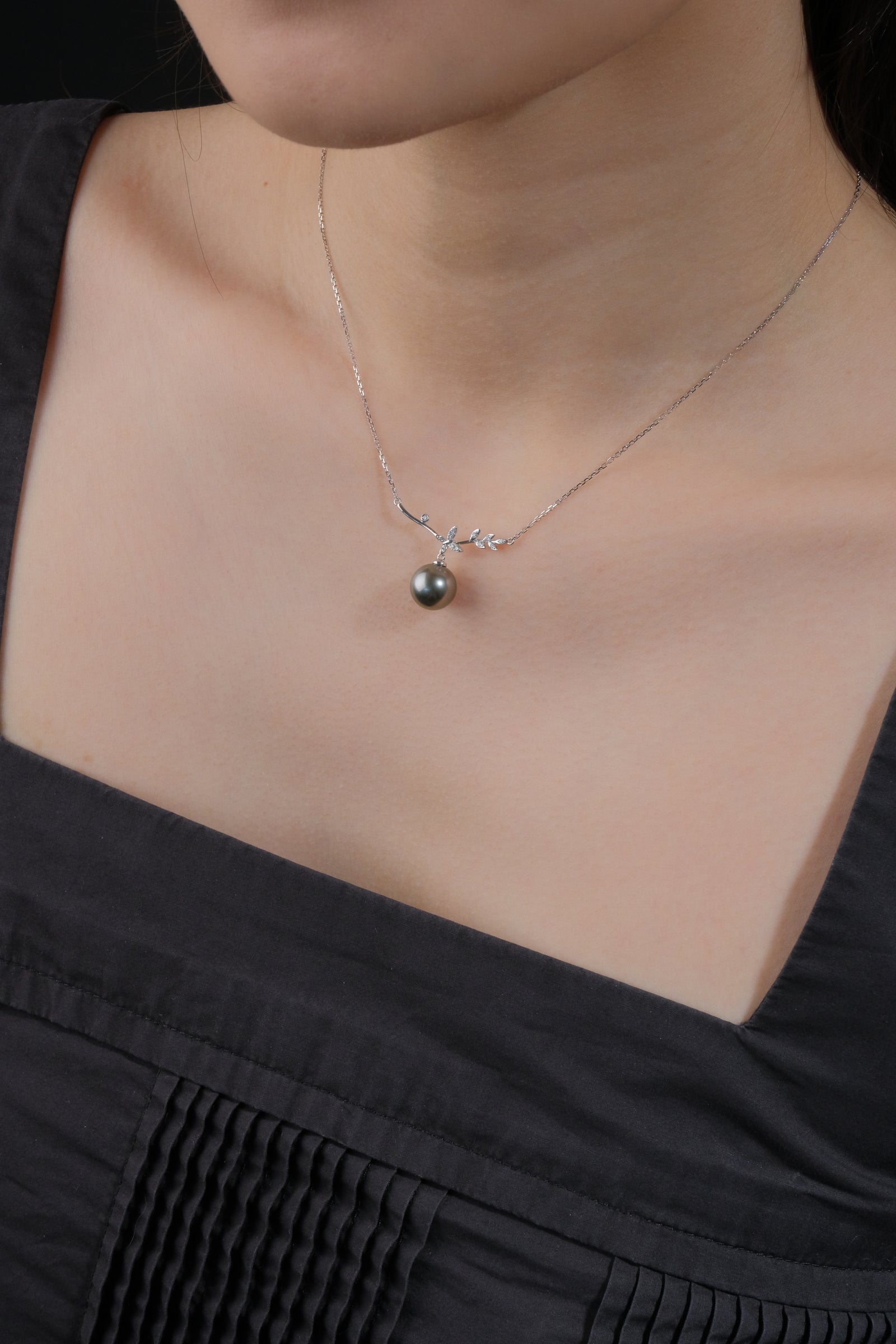 Tahitian Pearl Pendant TP18KD13