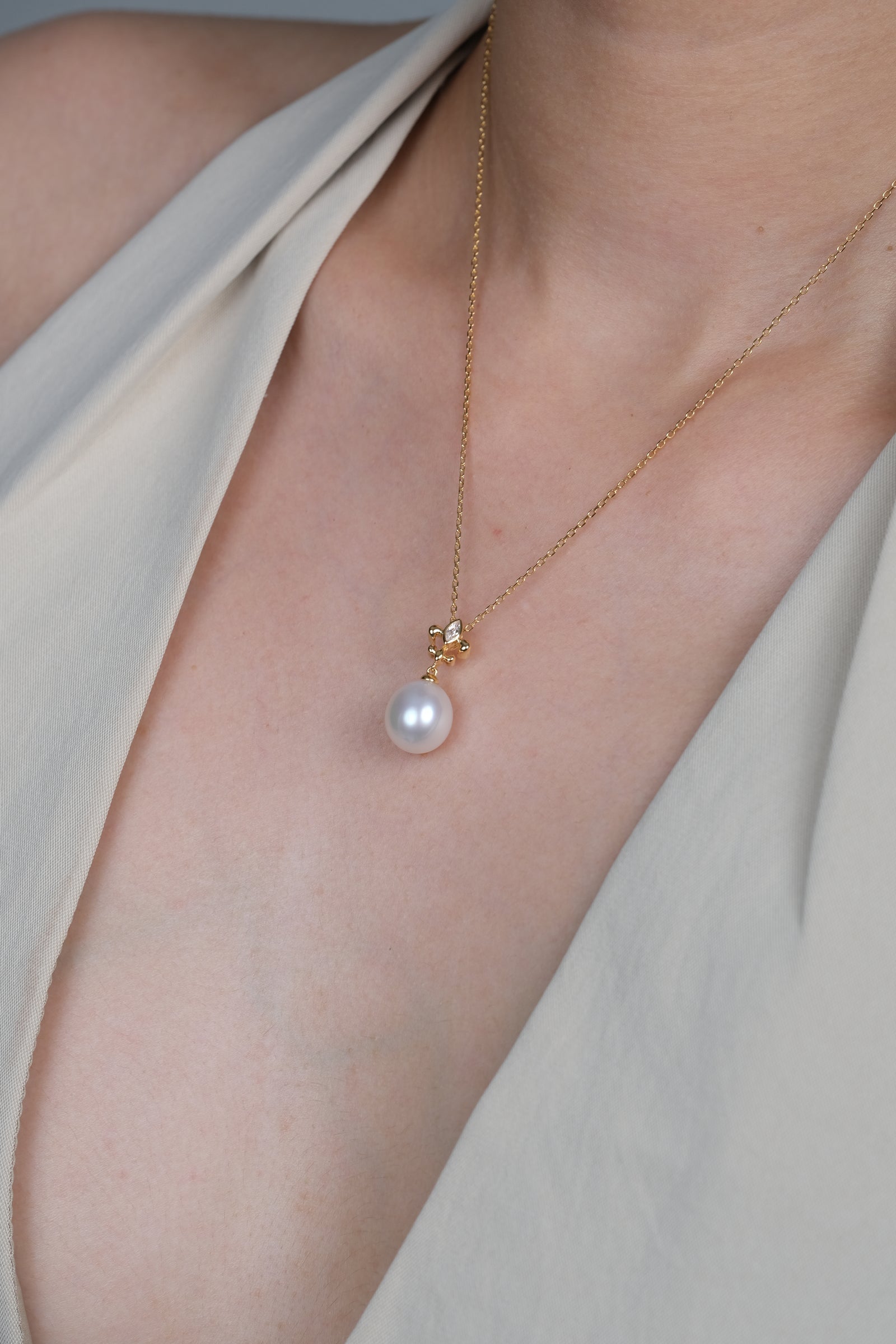 Glowing Iris - Pendant